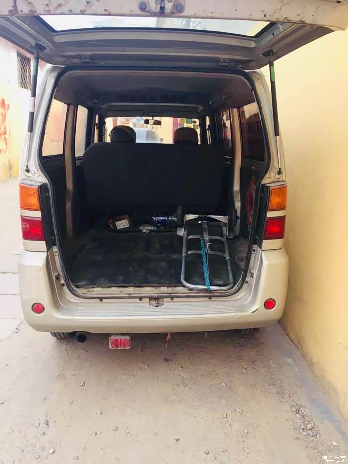 东南菱利面包车三菱机器