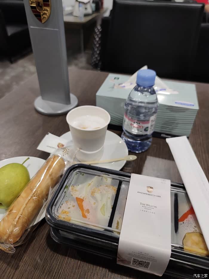 虽然不好吃不过还是中午4s店凑合一口吧