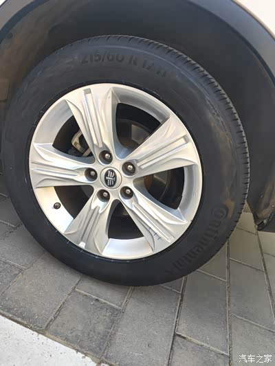 奔腾x802015款换轮胎