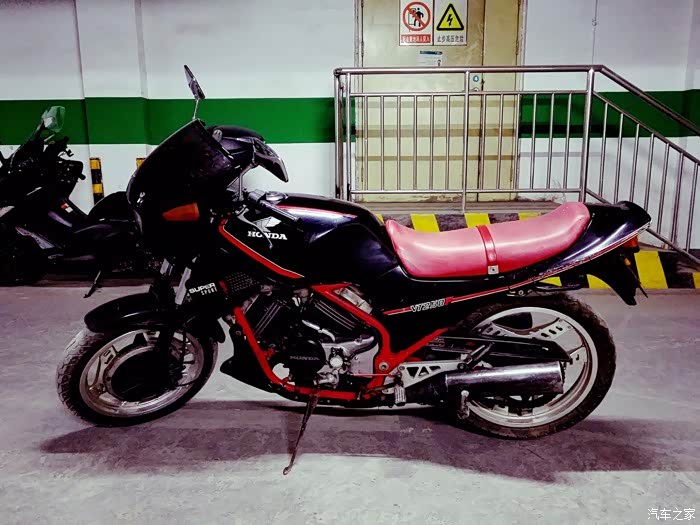 个人收藏第七贴82年本田vt250f