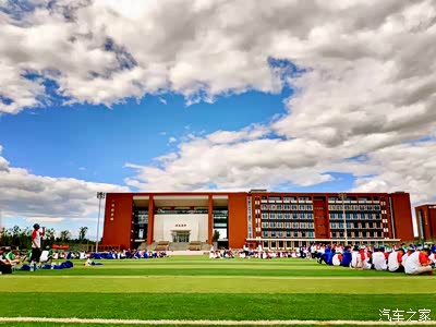 学校美丽的潮白讲堂