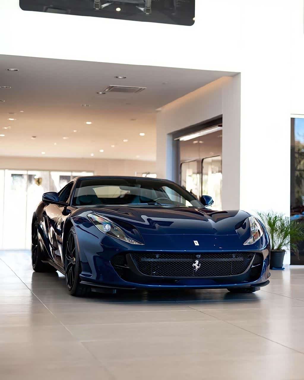 法拉利812gts.敞篷非常的引人为傲,很拉风.