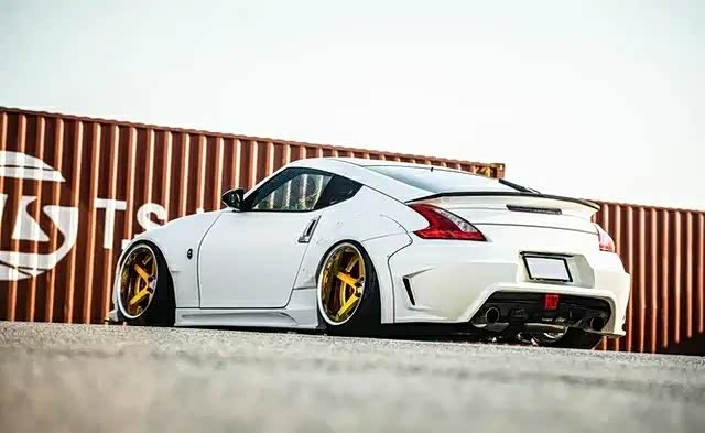 日产370z改装欣赏,超战斗包围气动避震,酷!