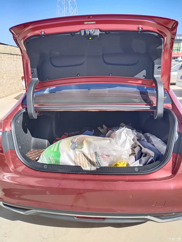 传祺ga6c超大后备箱