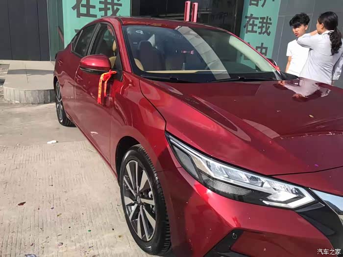 耀眼的红色,十四代轩逸提车