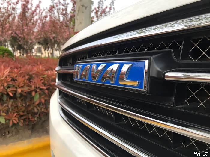 现在新款哈七换黑标了,等过段时间我也买一个黑标的哈弗车标换上