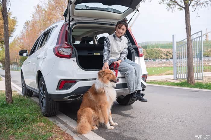 一人一车一狗,一个幸福小家庭