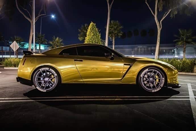 "黄金战神"——日产gtr,靓丽奢华有内涵.