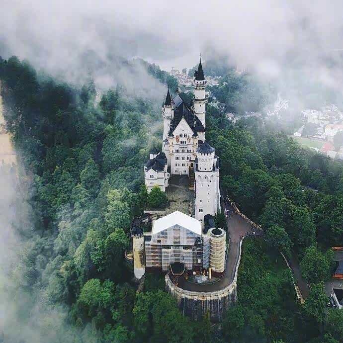新天鹅堡,位于德国巴伐利亚州,仿佛置身童话世界.