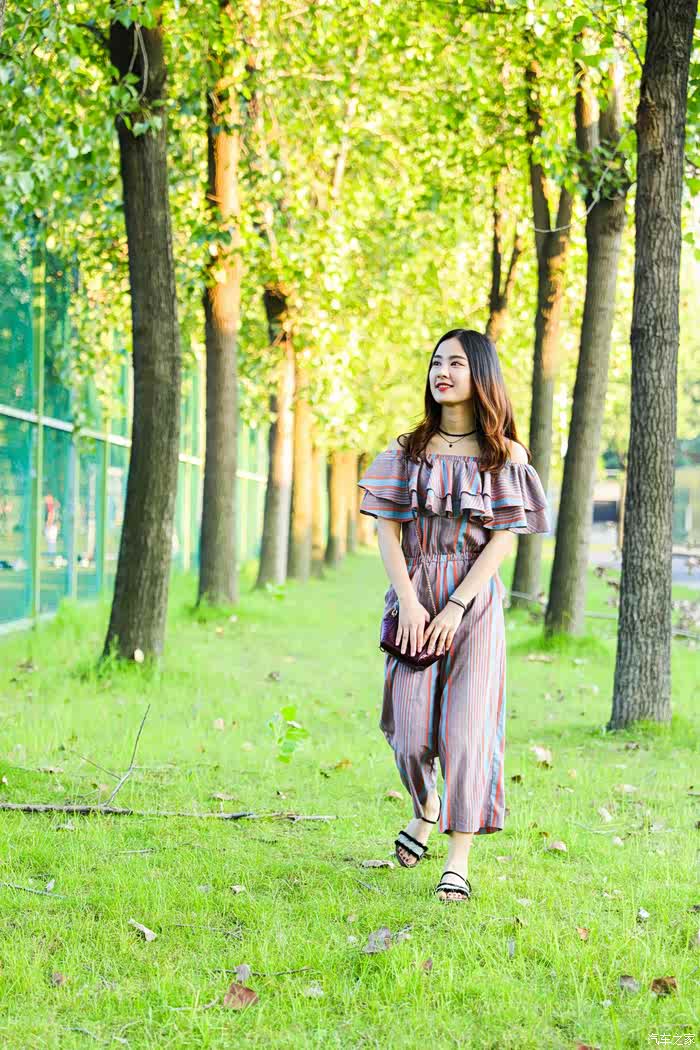 远景美女车主与夕阳来次最美的邂逅