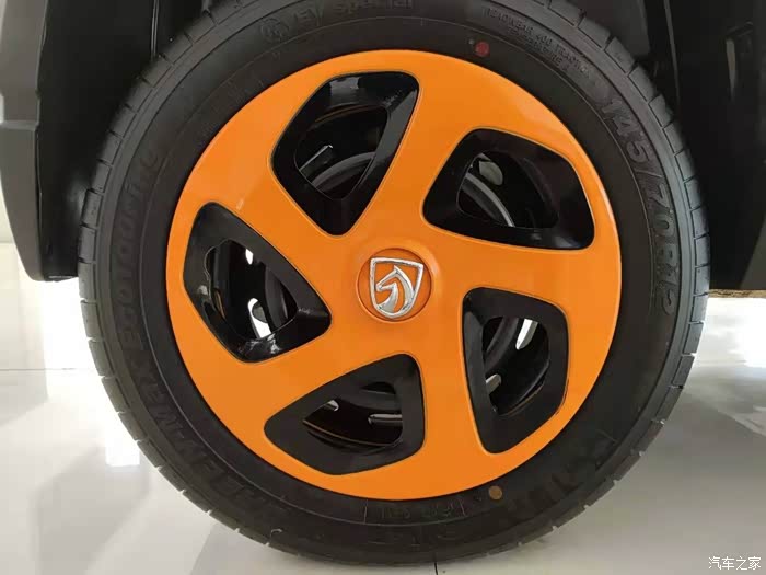 给车轱辘来个特写.