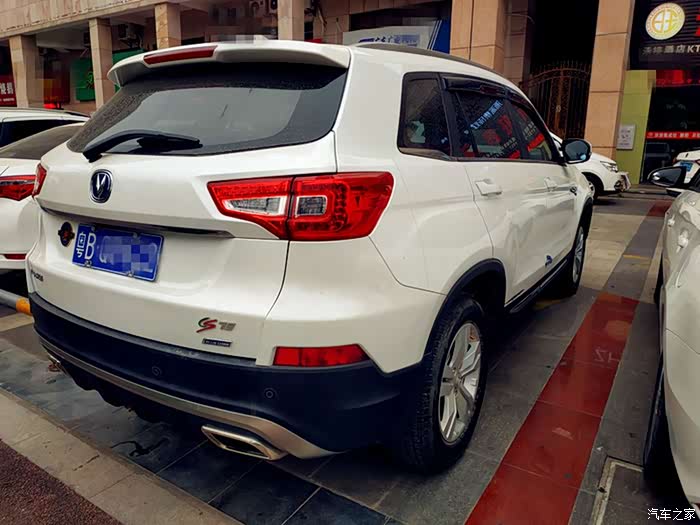 cs75尾部相对圆润张条配上双出口尾气口设计,运动范足.