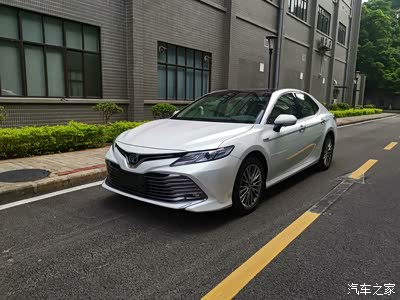 丰田八代凯美瑞白色车身米色内饰延迟半年的提车分享