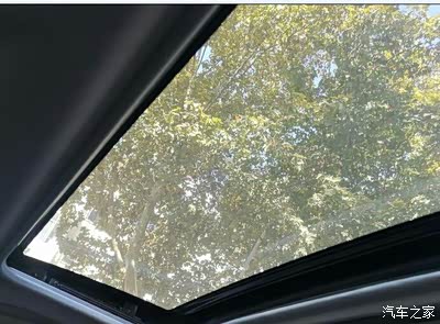 大三的天窗是小天窗,天窗主要作用就是透气和增加车内的亮度.
