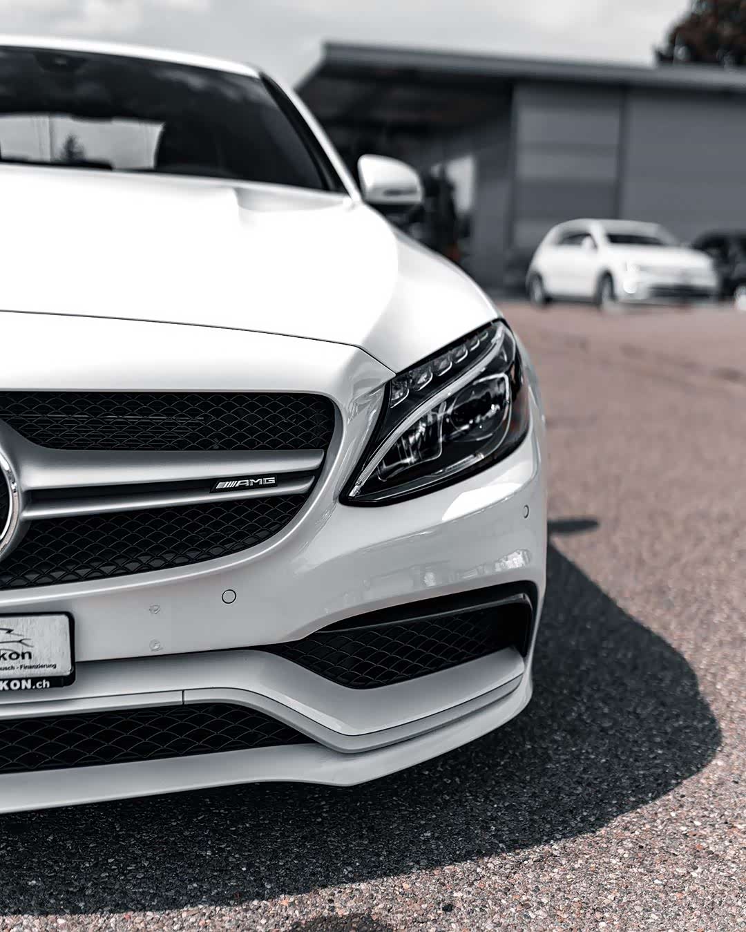 白色看起来干净mercedes benz c63 amg
