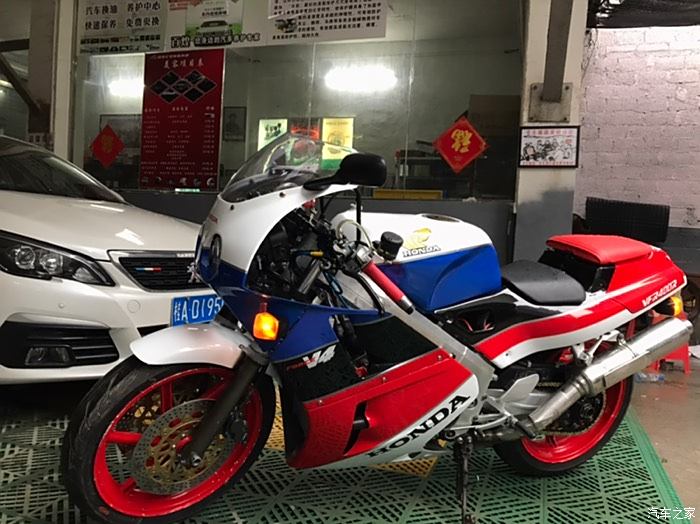 本田vfr400可謂九十年代神車