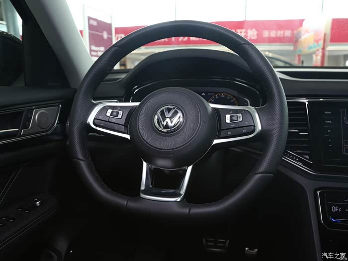 请问这个途锐方向盘是未来原装升级还是自改