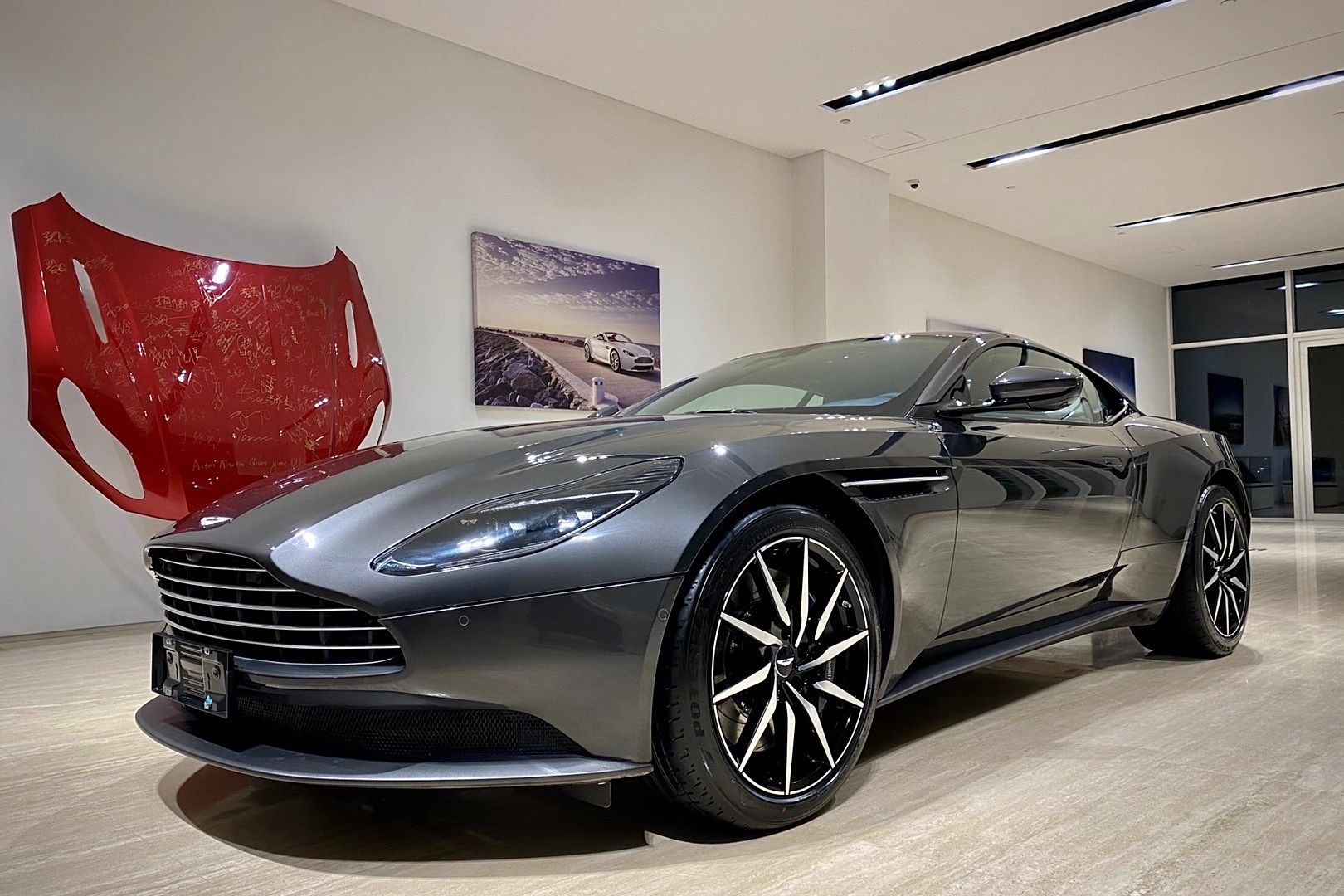 阿斯頓馬丁 db11 v8 coupe