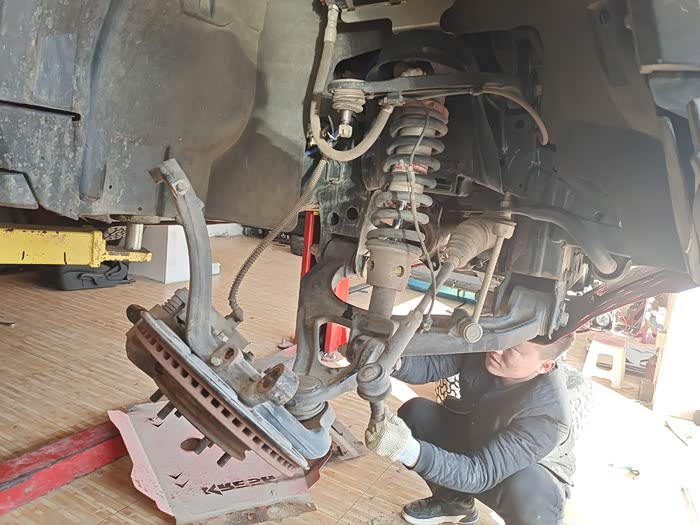 bj40的前桥加固件的作业