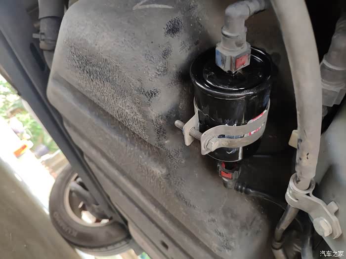 宝骏310w更换汽油滤芯