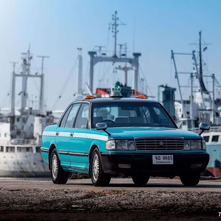 丰田老皇冠,出租车涂装!格外耀眼