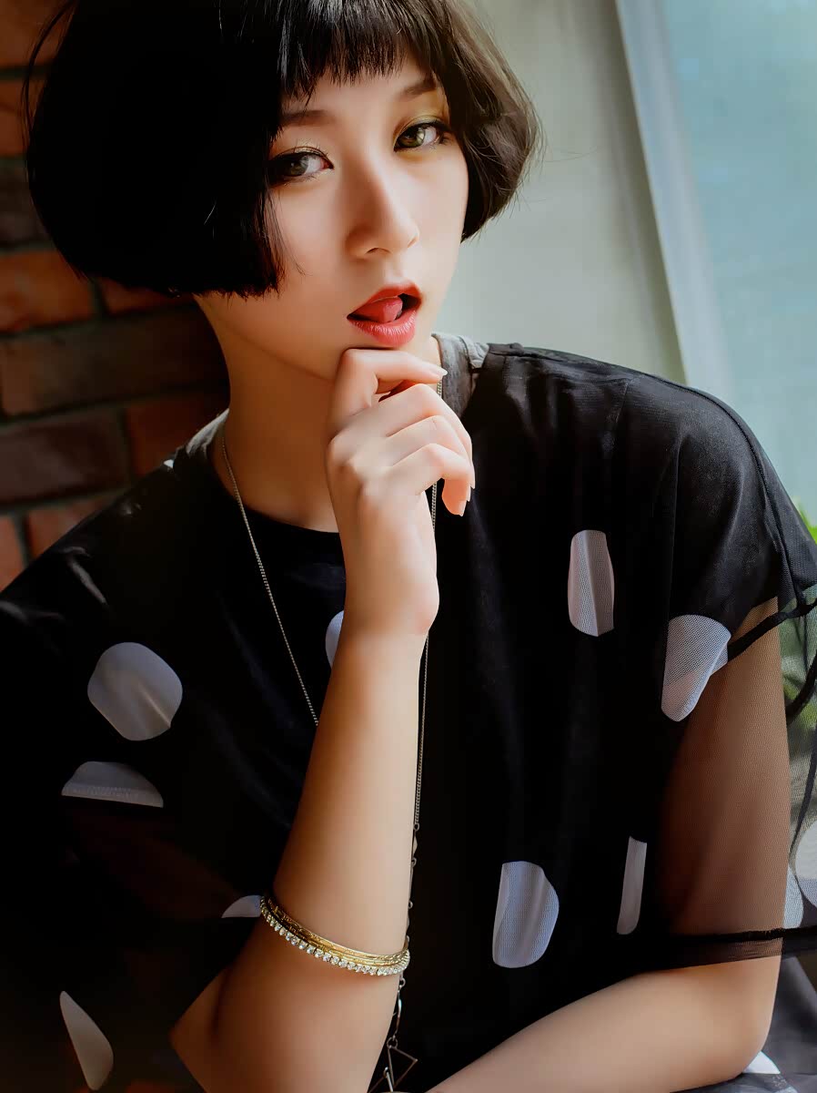 气质女神带来扑面而来的青春气息 ,超凡脱俗