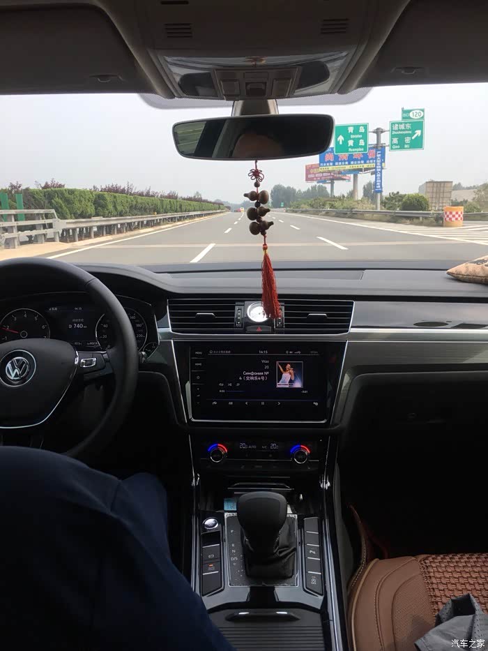 青兰高速,闺女在后座拍