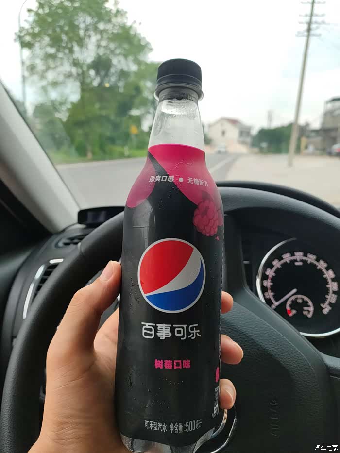 回家路上口渴,突然想喝可乐,这时候是最好喝滴.