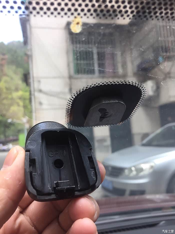 新旧骐达车内后视镜一样吗