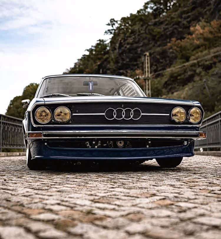 奥迪100c1经典老车动力颜值都在线帅到爆炸