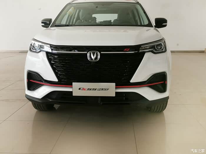 赏析白色cs55plus蓝鲸版外观帅气动感十足