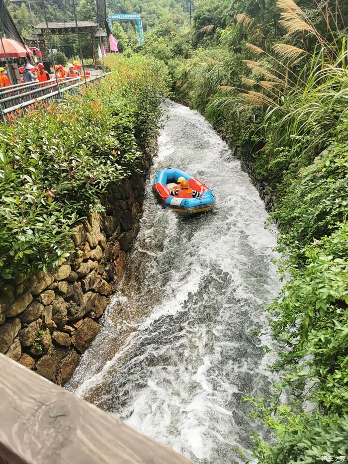 杭博越会清凉一夏车友相聚富阳网红打卡地漂流玩水湿身游
