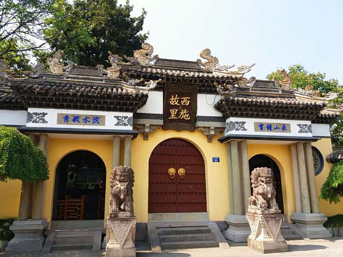 麦克斯带家人游逛西施故里