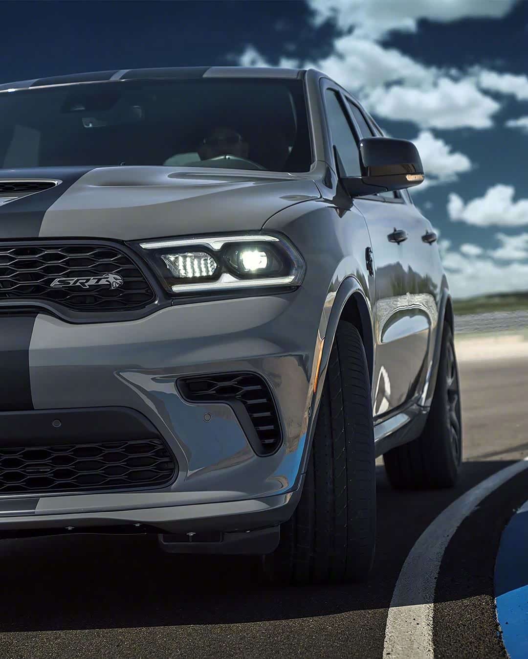 道奇durango srt地狱猫,710马力.