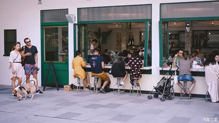 小资气息丰富的下午茶人群.