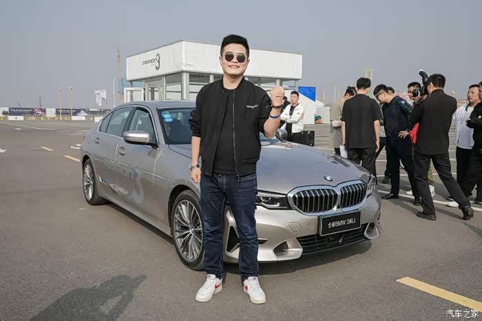 宝马3系在行动