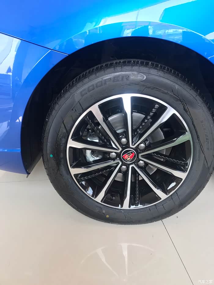 双色运动轮毂造型独特别具一格