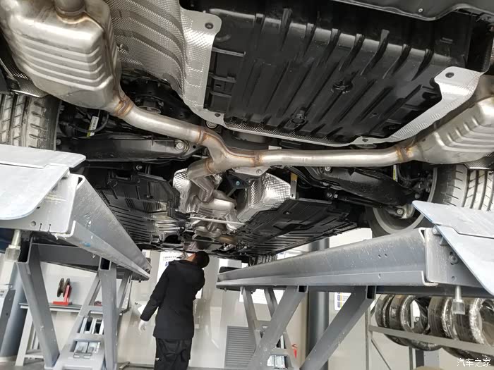 请教:准备提e300l,4s说不需要喷底盘装甲.是否真?