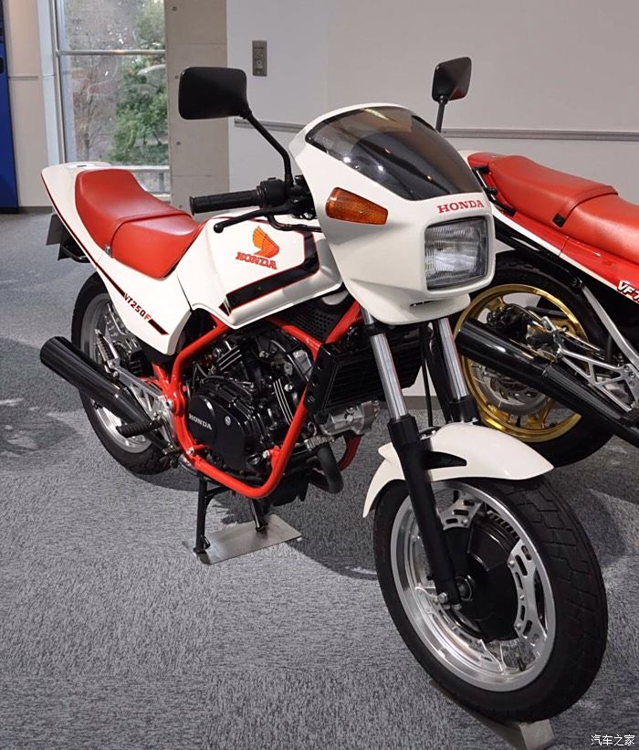 個人收藏第七貼82年本田vt250f