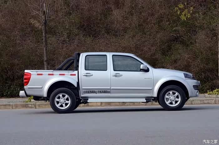 2009年,长城汽车推出风骏系列首款皮卡风骏5,全系标配abs ebd
