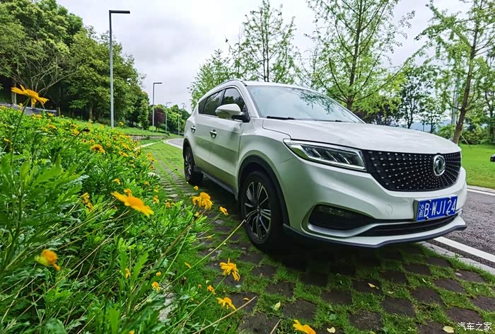 东风风光 乘风破浪 逐梦小康