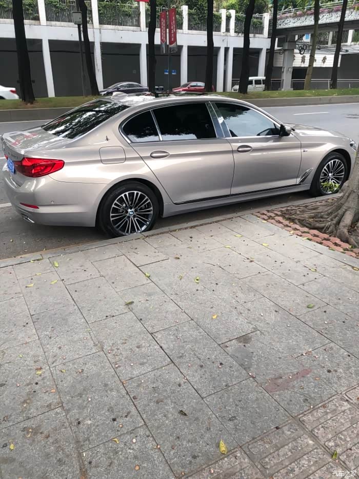 19款5系开了一年了颜色月光银冒个泡