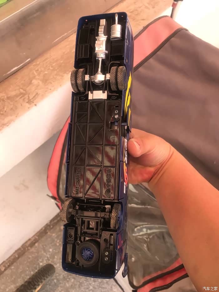 142宇通客车zk6127h客运版开箱