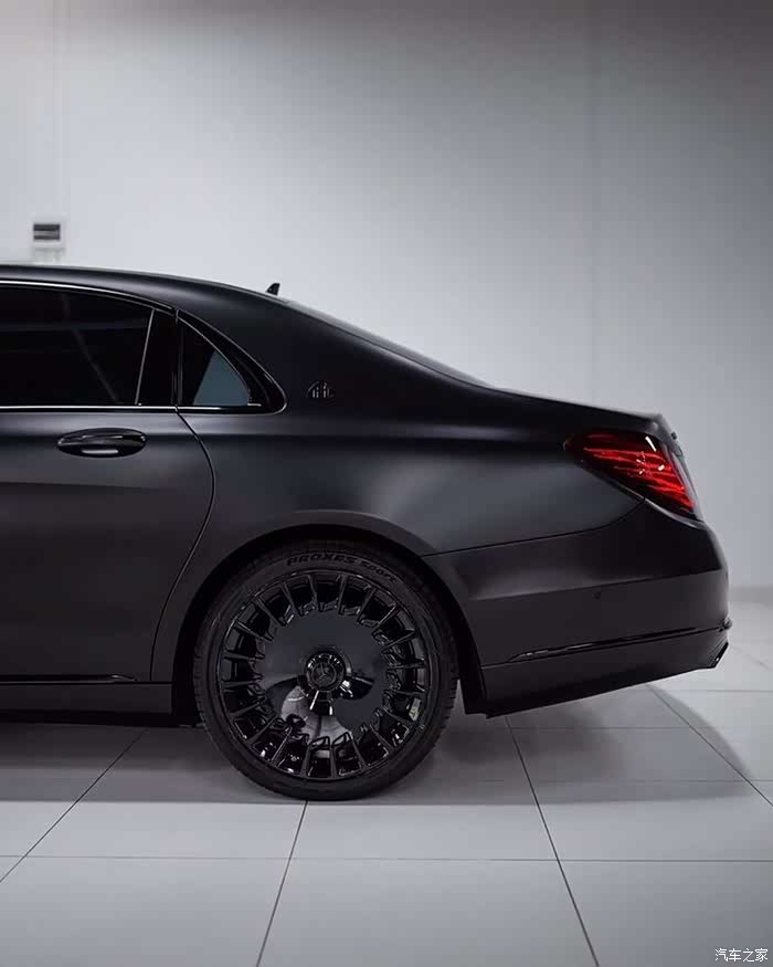 奔驰s560迈巴赫黑化改装,大佬气质