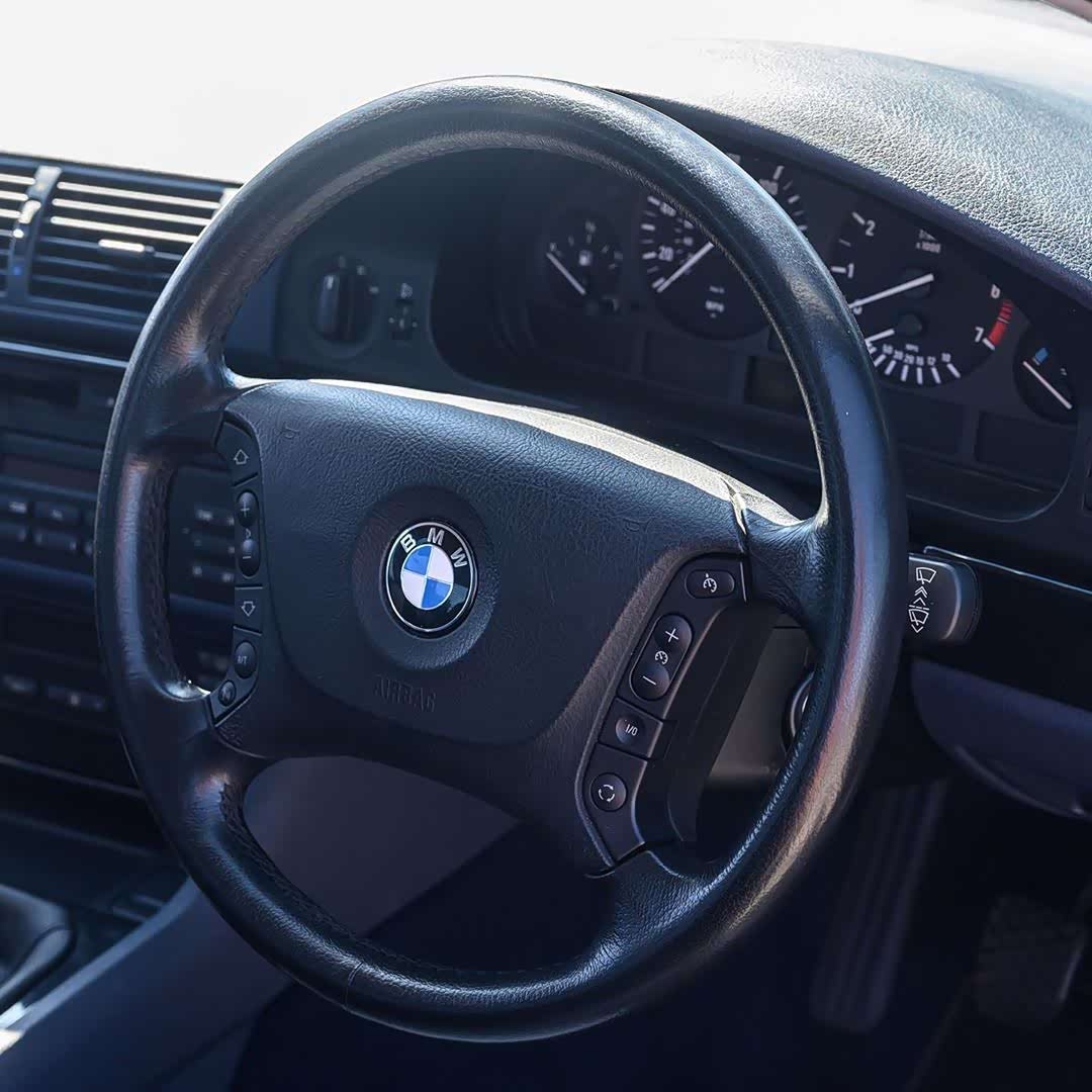 经典老车宝马5系e39,现在看来依很精神