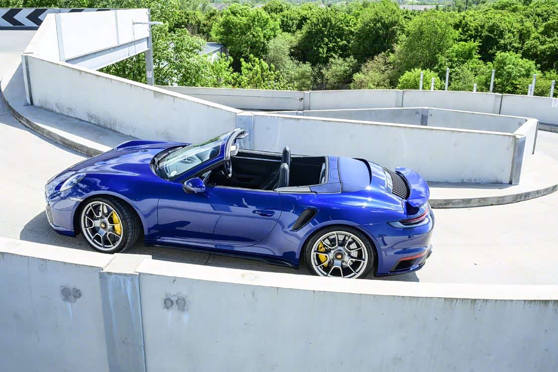 保时捷911turbos cabriolet 这个臀够性感吗