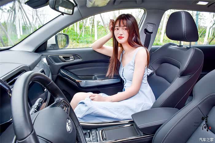 黑丝诱惑白虎美人演绎出一副人和车的篇章