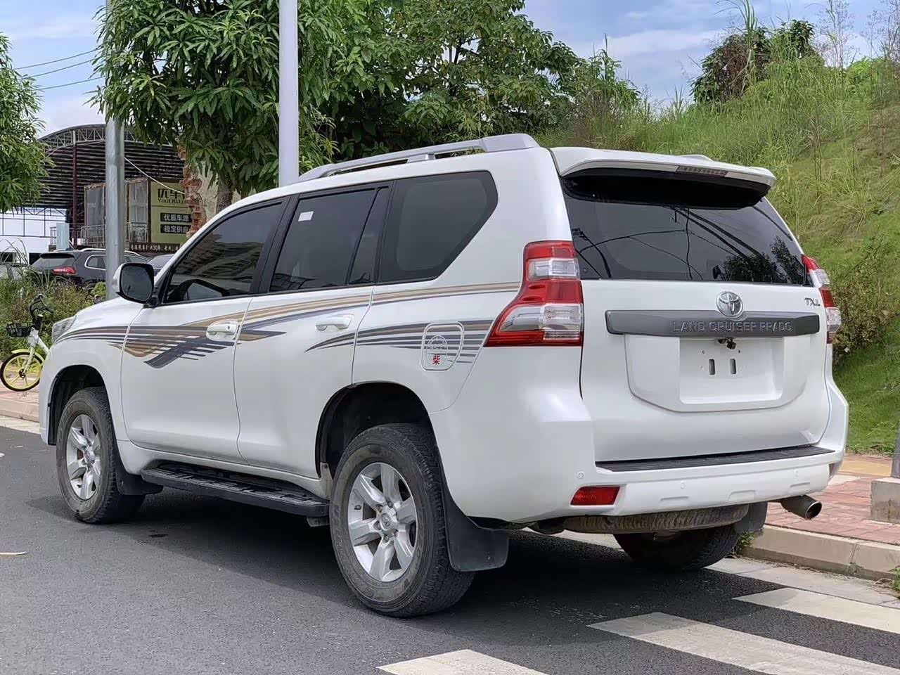 丰田普拉多霸道300030t柴油版动力十足的强悍