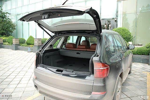 皓影后备箱是天地门么?