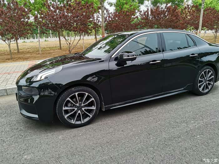 黑色的领克03有颜值的家用车